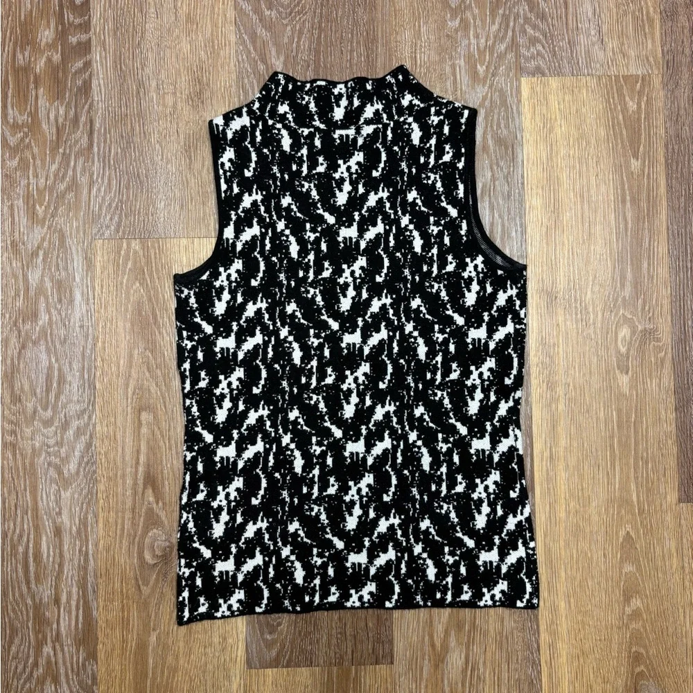 Carmen Marc Valvo Black and White Sleeveless Knit Tank - Picture 2 of 4